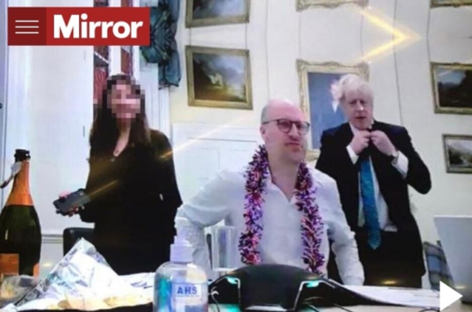 Difunden nueva fotografía de Boris Johnson en otro evento social bajo restricciones antiCovid