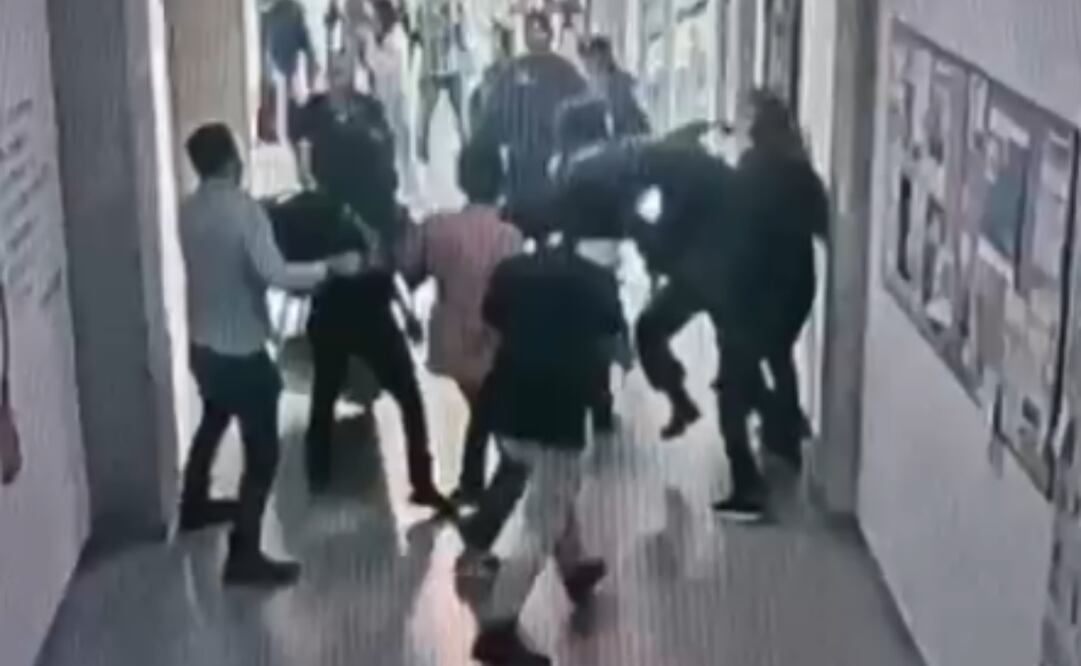 Porros amedrentan por segunda ocasión a  estudiantes en huelga de la Universidad de Guadalajara (11/09/2025). Foto: Captura de pantalla