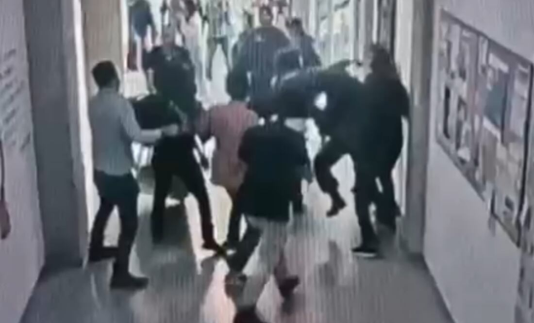 Porros amedrentan por segunda ocasión a estudiantes en huelga de la Universidad de Guadalajara (11/09/2025). Foto: Captura de pantalla