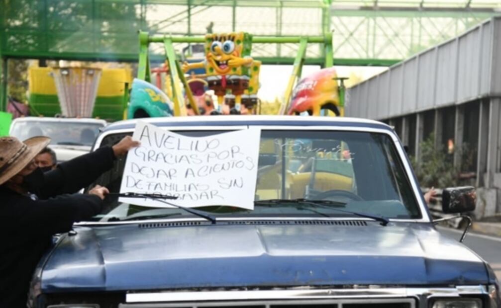 Con todo y juegos mecánicos, ferieros bloquean San Antonio Abad; exigen permisos para laborar