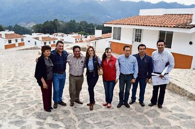 Dan viviendas a 100 familias tras 7 años