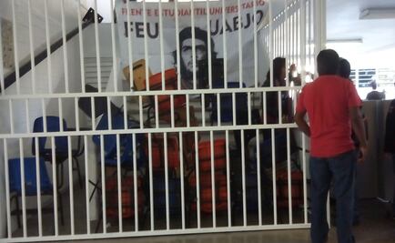 Toman encapuchados Facultad de Enfermería en Oaxaca