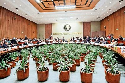 INE: aplazan propuestas para elegir consejeros