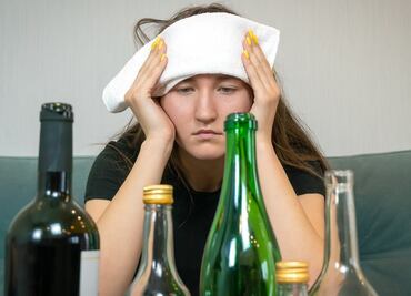 Cómo saber si la resaca se debe a beber en exceso o por una intolerancia al alcohol