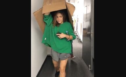 Shakira se puso en la cabeza una caja contra la lluvia