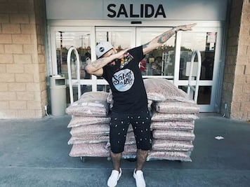 Soriana se equivoca en precio de croquetas; cliente aprovecha y ayuda a perros