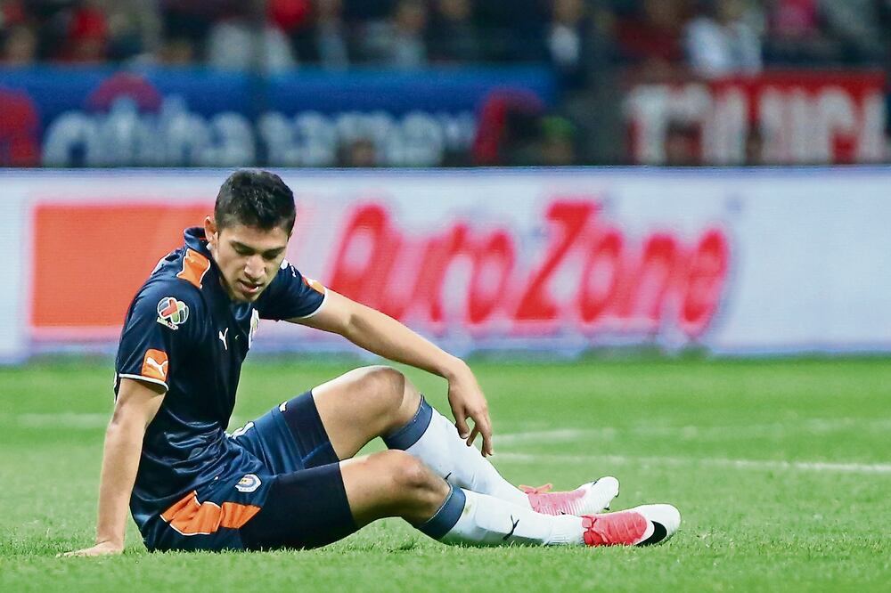 El jugador de Chivas tardará en recuperarse de dos a tres semanas. (IMAGO7)