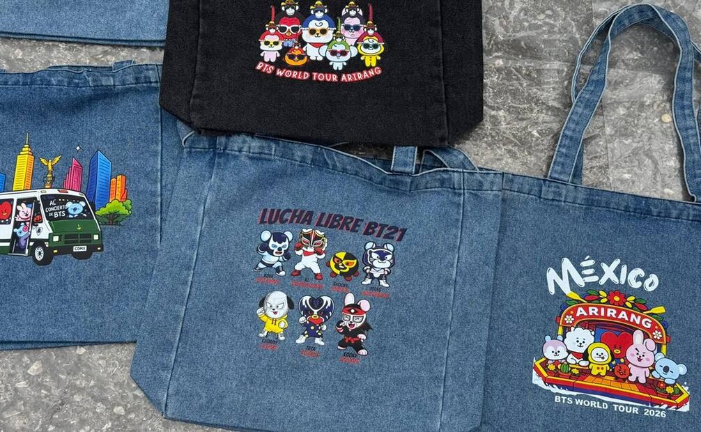 Merch de BTS a las afueras del Estadio GNP.
Foto: César González/EL UNIVERSAL. .