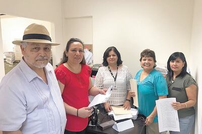 Recuperan plaza despedidos por reforma de Peña