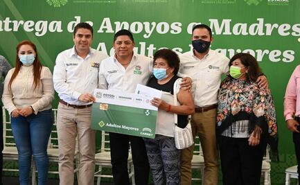 Madres solteras y los adultos mayores de 34 municipios en SLP reciben beca en efectivo