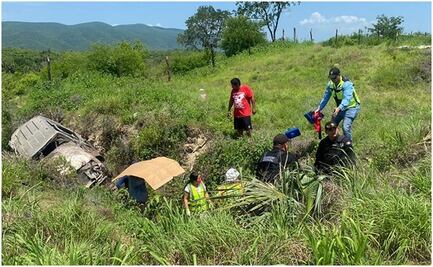 Volcadura de camioneta deja 6 personas fallecidas en carretera de Tamaulipas; entre las víctimas hay dos menores de edad