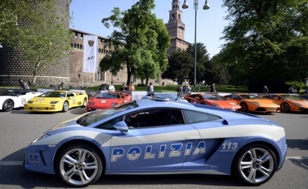 Policía italiana atraviesa el país en un Lamborghini para entregar dos riñones