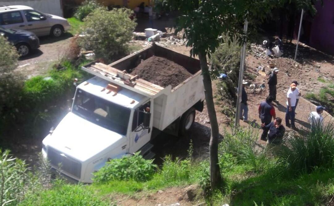 Lluvia provoca desbordamiento de río de la barranca de Hueyetlaco, en Huixquilucan
