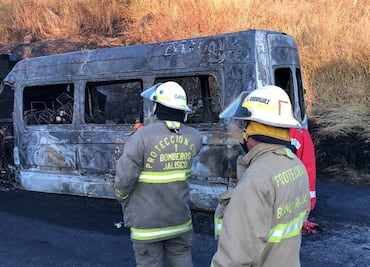 Choque en autopista de Jalisco deja 9 muertos y 12 heridos, entre ellos un menor