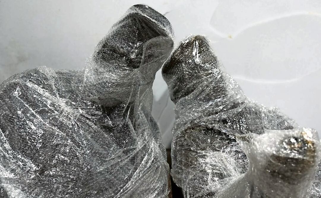 Tras el retiro de las esculturas de Fidel Castro y de Ernesto Che Guevara de un parque de la alcaldía Cuauhtémoc, la embajada de Cuba en México cuestionó el hecho, la presidenta Claudia Sheinbaum pidió que se reubicaran y el Partido Comunista Mexicano dijo que fue una decisión arbitraria, pero la alcaldesa Alessandra Rojo de la Vega afirmó que los vecinos deben decidir su destino y que no se reubicarán porque rinden homenaje a un régimen dictatorial. Foto: Especial