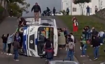 Volcadura de autobús deja 8 heridos en zona metropolitana de Xalapa; el vehiculó cayó de una altura de 2 metros