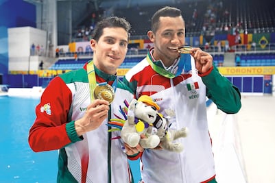 Se ‘clavan’ el oro