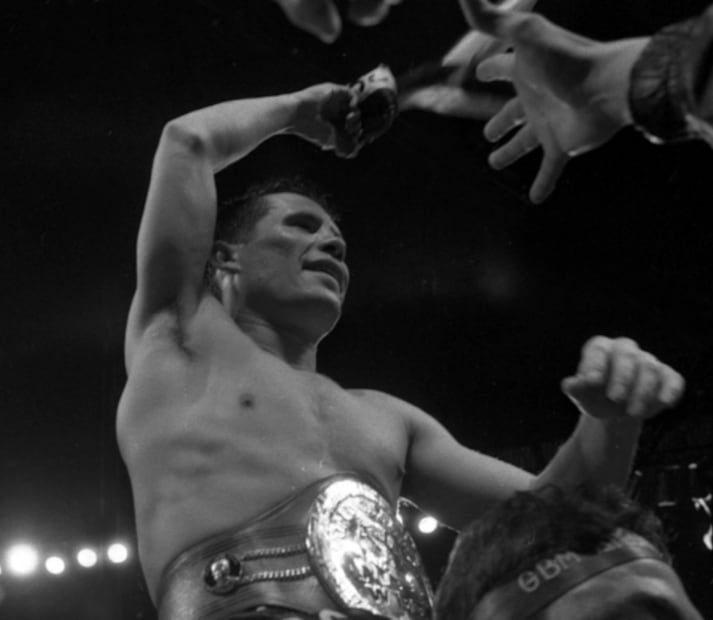 El día que Julio César Chávez llenó el Azteca