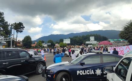 Habitantes de San Jerónimo Acazulco bloquean la carretera México-Toluca