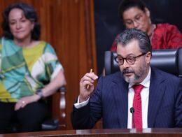 Gilberto Bátiz asume presidencia del Tribunal Electoral; presenta los ejes de su mandato