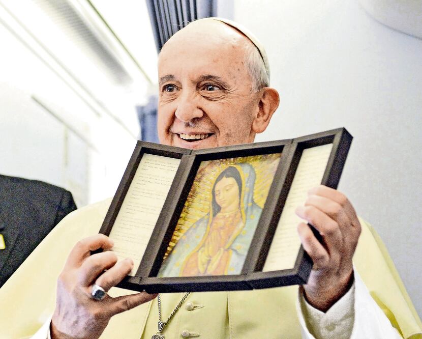 El papa Francisco es muy devoto de la Virgen de Guadalupe, por lo que pidió pasar tiempo a solas con la imagen (ARCHIVO EL UNIVERSAL)