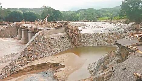 Nora deja aislados a pobladores de Arteaga