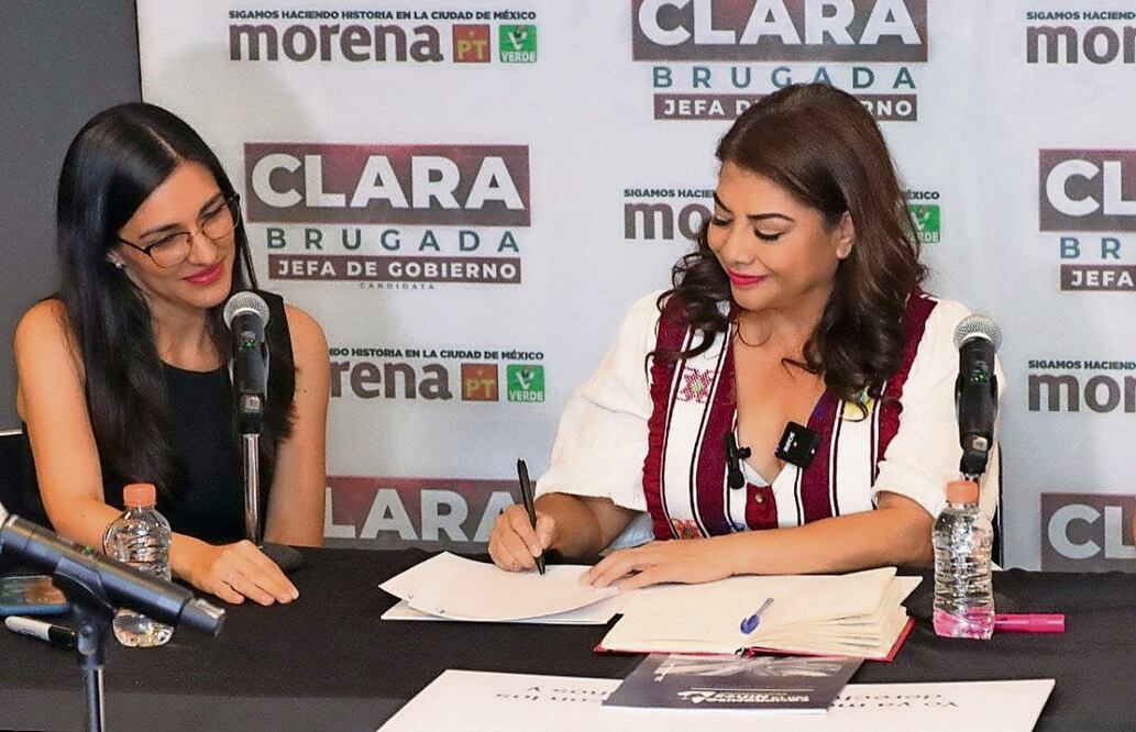 Al firmar el Compromiso por la niñez, Clara Brugada dijo que busca que la Ciudad de México sea la entidad que más apoya a esta población Foto: Especial