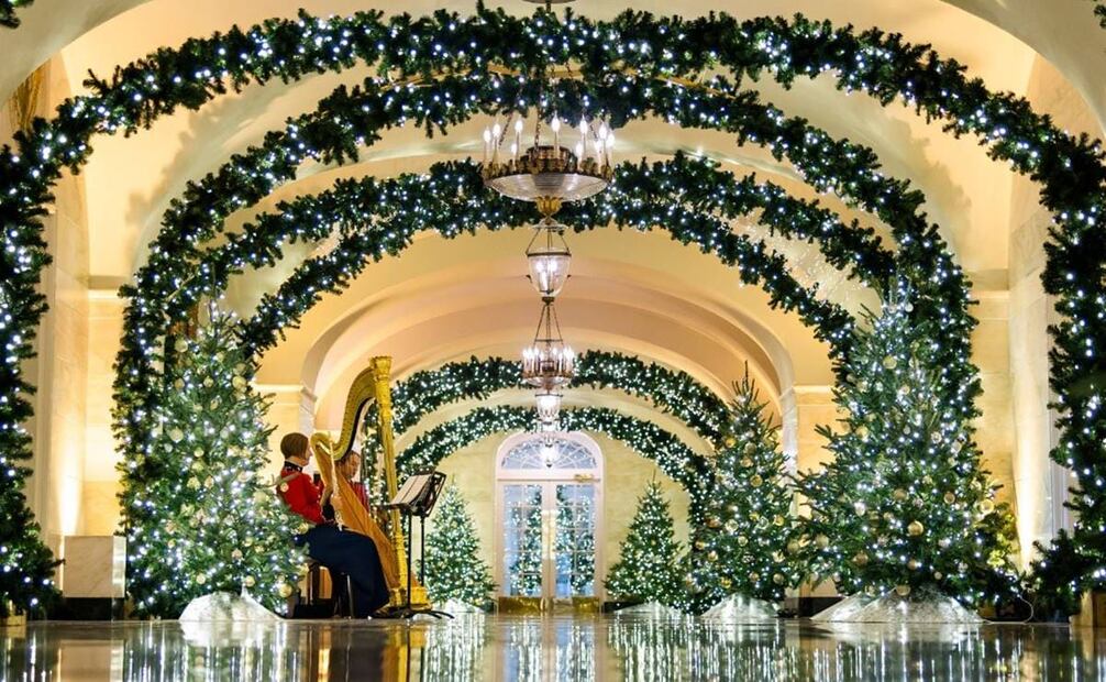 El lema de este año en la Casa Blanca es: "Una temporada de paz y luz". Foto: EFE