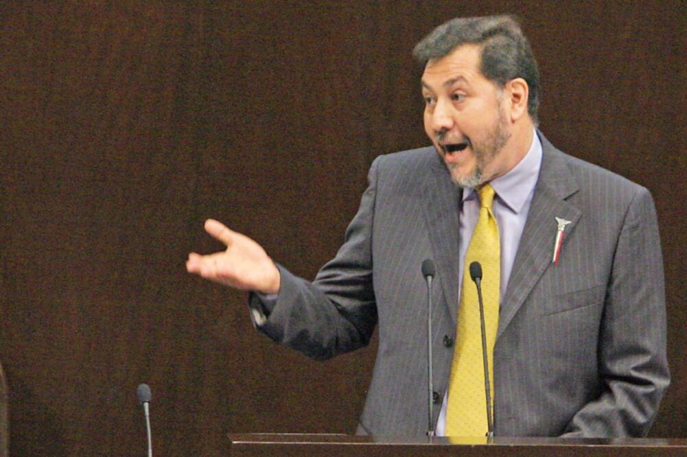 El ex perredista Gerardo Fernández Noroña asegura que no tiene la intención de ganar la encuesta y que es sólo una manera de apoyar a López Obrador (ARCHIVO EL UNIVERSAL)