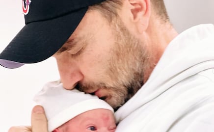 Julián Gil debuta como abuelo: viajó a otro continente para conocer a su nieto