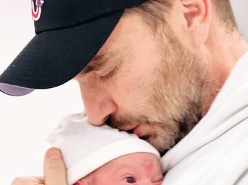 Julián Gil debuta como abuelo: viajó a otro continente para conocer a su nieto