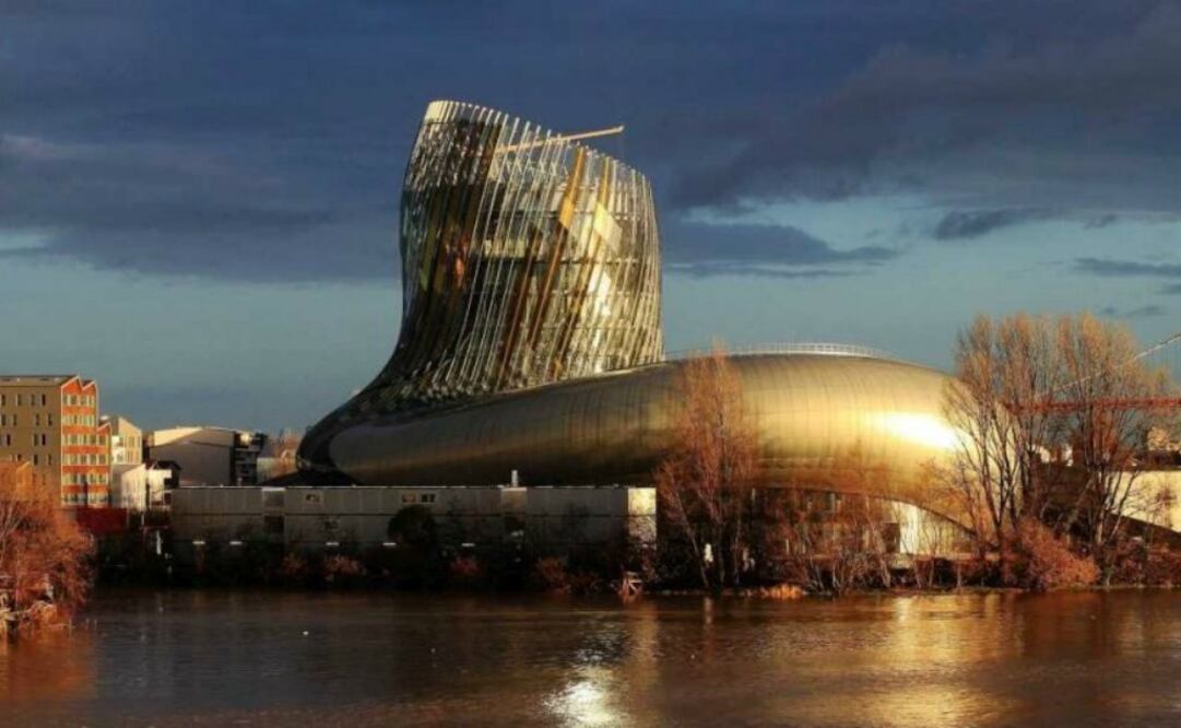 La estructura de fibra de recrea la imagen de una uva, combinada con un vaso de vino. (Foto: Anaka/ La Cité Du Vin)