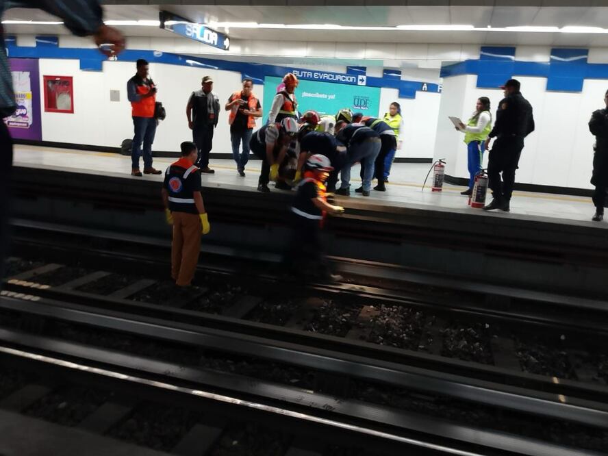 Un hombre perdió la vida al arrojarse a las vías del Metro, en la estación Revolución de la Línea 2. (Foto: especial)