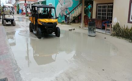 Alerta alcalde por rebosamiento de drenaje sanitario en Holbox