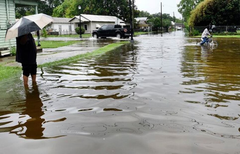 “Barry” se degrada a depresión tropical; continúa riesgo de inundaciones