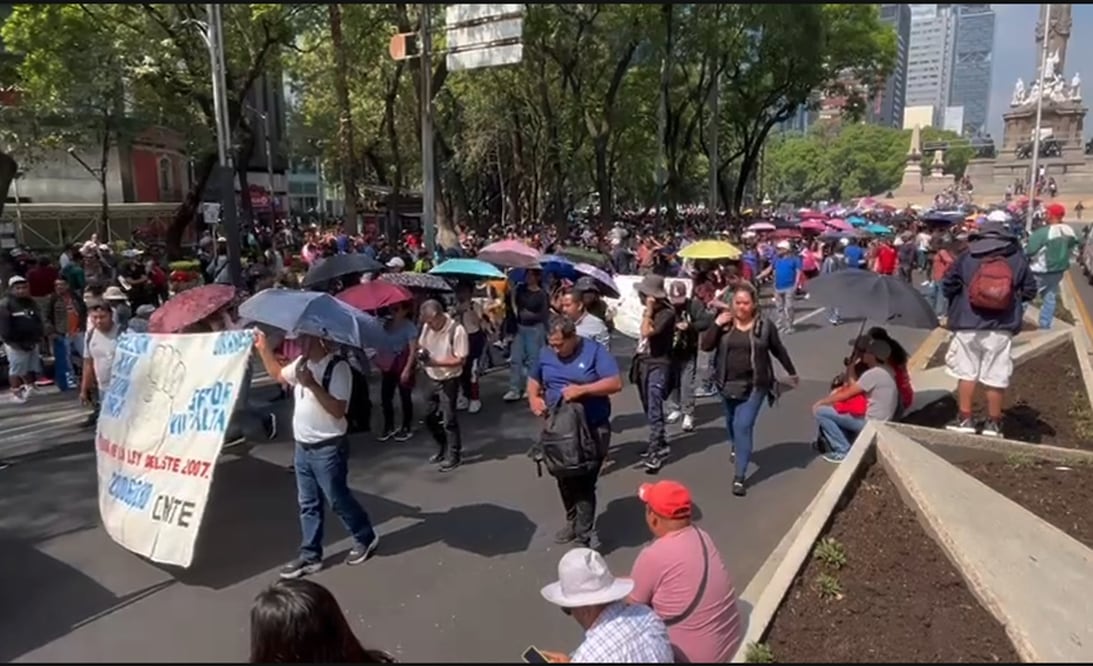 En el 15 día de protestas, maestros de la CNTE marchan del Ángel de la Independencia y de San Cosme a la Glorieta del Caballito en la Ciudad de México, el viernes 30 de mayo de 2025. Foto: especial