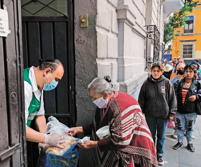 Expertos opinan que hay variedad y dispersión en los programas y acciones sociales que se implementan las entidades. Foto: ARCHIVO EL UNIVERSAL
