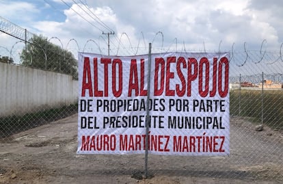 VIDEO: Camino cerrado a un costado del Circuito Exterior Mexiquense afecta a 20 mil automovilistas