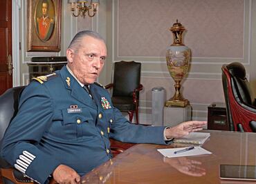 "Necesito un poco de volumen", suspenden audiencia de Salvador Cienfuegos por ruido