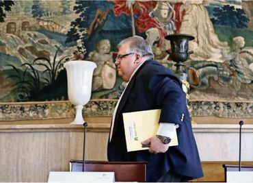 Mexico's Carstens prefers prudence on hikes amid uncertainty