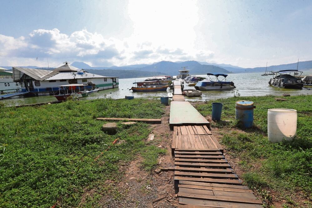 Las presas de Villa Victoria y Valle de Bravo, pertenecientes al Sistema Cutzamala, se encuentran en los niveles más bajos por la falta de lluvia. Foto: Jorge Alvarado / EL UNIVERSAL