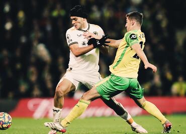 Raúl Jiménez y los Wolves empatan sin goles ante el Norwich