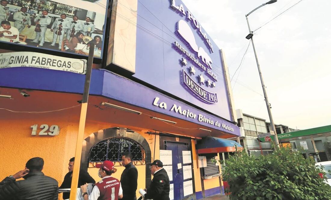 La alcaldía Cuauhtémoc colocó sellos de clausura en el restaurante La Polar la tarde del lunes.