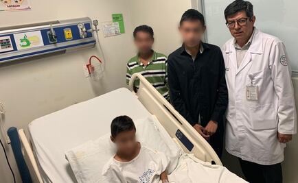 Niño guatemalteco herido con arma blanca en el cuello en Morelos se reúne con sus familiares