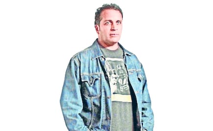 Gustavo Loza muestra con mensajes su relación con Karla Souza