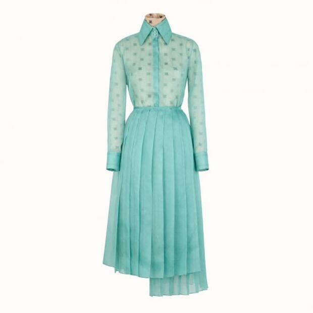 Bárbara de Regil presume botas de 35 mil pesos