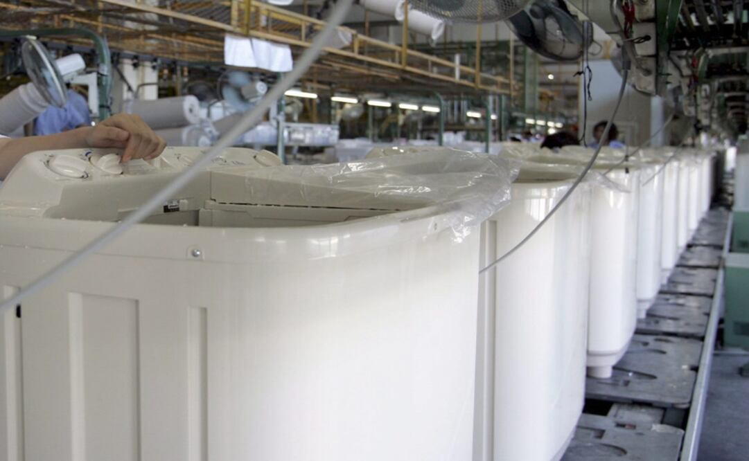 Washing machine production – Photo: Michael Reynolds/EFE