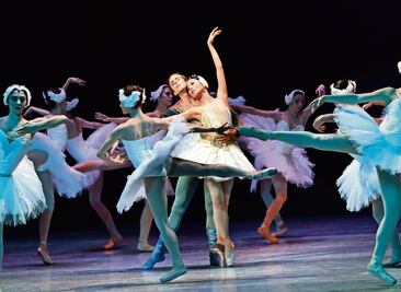 "El lago de los cisnes" más cerca del público desde Bellas Artes