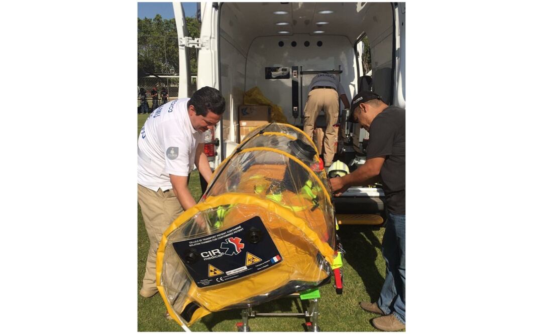 El Sistema de Atención Médica de Urgencias cuenta con una ambulancia especializada para transportar pacientes contaminados (Foto: Salud Jalisco @saludjalisco)