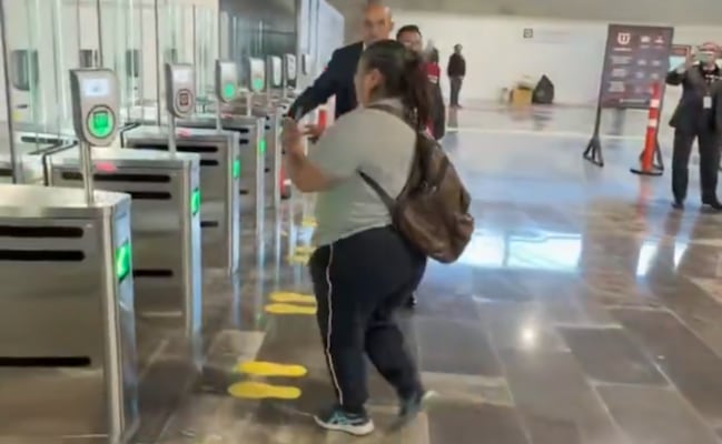 "Escuchamos que era de primer mundo y vamos a confirmarlo"; Alejandra Estrada, la primera en usar el Tren Insurgente desde la terminal Observatorio